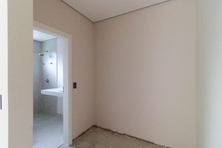 Casa de condomínio à venda com 233m², 3 quartos e 4 vagasBanheiro da suíte 1