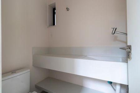 Casa de condomínio à venda com 233m², 3 quartos e 4 vagasLavabo