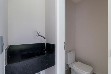 Casa de condomínio à venda com 233m², 3 quartos e 4 vagasLavabo do espaço gourmet