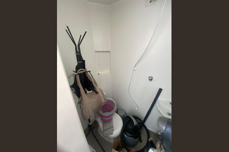 Apartamento à venda com 55m², 2 quartos e 1 vaga Apartamento à venda com 55m², 2 quartos e 1 vagaBanheiro da área de serviço