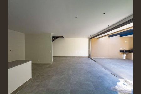 Casa à venda com 4 quartos, 230m² em Centro Empresarial Tamboré, Santana de Parnaíba