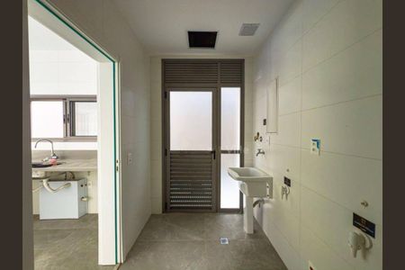 Casa à venda com 4 quartos, 230m² em Centro Empresarial Tamboré, Santana de Parnaíba