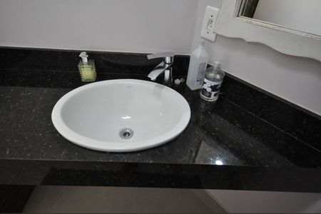 Casa à venda com 353m², 3 quartos e 3 vagasBanheiro da Suíte 1