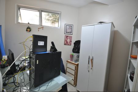 Casa à venda com 353m², 3 quartos e 3 vagasEscritório