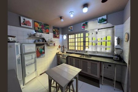 Casa à venda com 250m², 3 quartos e 4 vagas