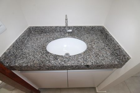 Banheiro de apartamento para alugar com 1 quarto, 50m² em Centro, São José dos Campos