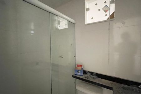 Casa para alugar com 60m², 2 quartos e 1 vaga Casa para alugar com 60m², 2 quartos e 1 vagaBanheiro