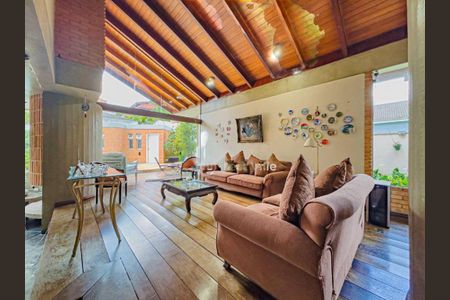 Casa à venda com 3 quartos, 325m² em Alphaville, Santana de Parnaíba