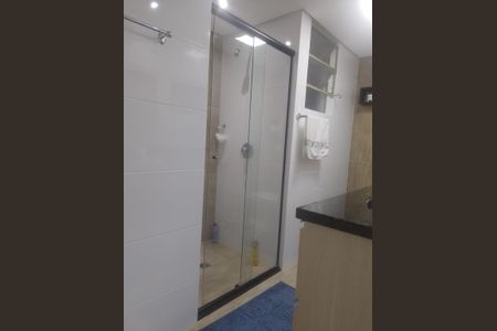 Banheiro de apartamento à venda com 2 quartos, 66m² em Vila Ipiranga, Porto Alegre