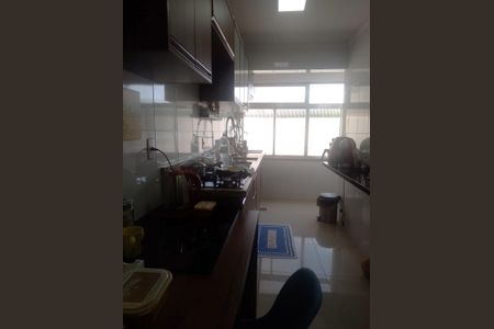 Cozinha de apartamento à venda com 2 quartos, 66m² em Vila Ipiranga, Porto Alegre