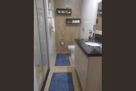 Banheiro de apartamento à venda com 2 quartos, 66m² em Vila Ipiranga, Porto Alegre