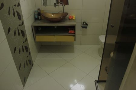 Casa à venda com 385m², 4 quartos e 7 vagasBanheiro da Suíte 1