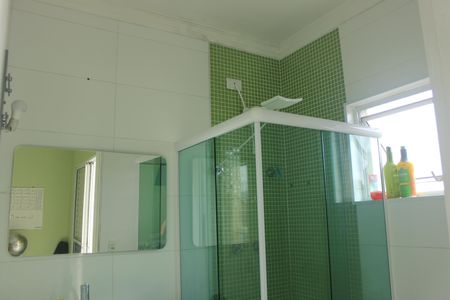 Casa à venda com 385m², 4 quartos e 7 vagasBanheiro da Suíte 2