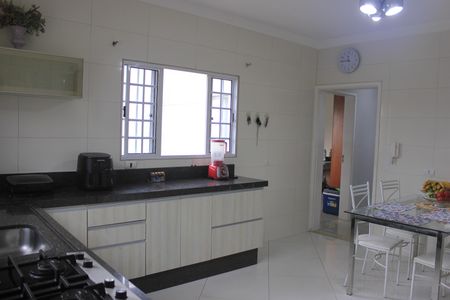 Casa à venda com 385m², 4 quartos e 7 vagasCozinha