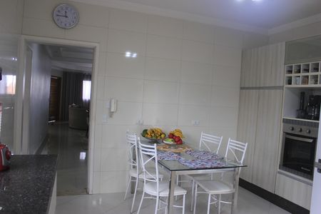 Casa à venda com 385m², 4 quartos e 7 vagasCozinha