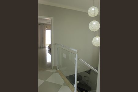 Casa à venda com 385m², 4 quartos e 7 vagasEscadas de acesso das Suites