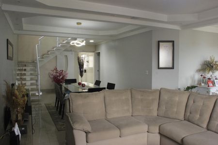 Casa à venda com 385m², 4 quartos e 7 vagasSala