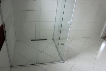 Casa à venda com 385m², 4 quartos e 7 vagasBanheiro da Suíte 4