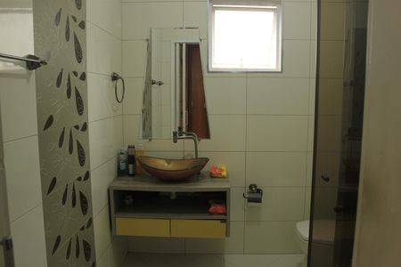 Casa à venda com 385m², 4 quartos e 7 vagasBanheiro da Suíte 1