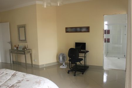 Casa à venda com 385m², 4 quartos e 7 vagasSuíte 4