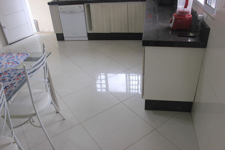 Casa à venda com 385m², 4 quartos e 7 vagasCozinha