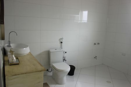 Casa à venda com 385m², 4 quartos e 7 vagasBanheiro da Suíte 4