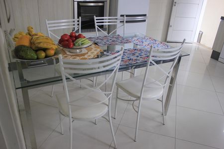 Casa à venda com 385m², 4 quartos e 7 vagasCozinha