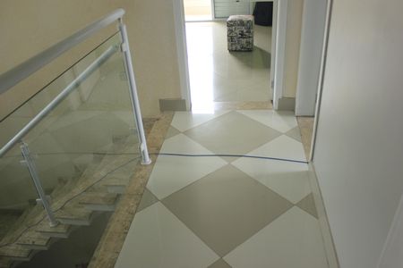 Casa à venda com 385m², 4 quartos e 7 vagasEscadas de acesso das Suites