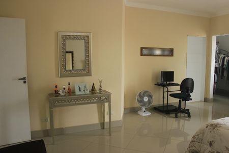 Casa à venda com 385m², 4 quartos e 7 vagasSuíte 4