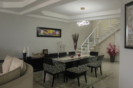 Casa à venda com 385m², 4 quartos e 7 vagasSala