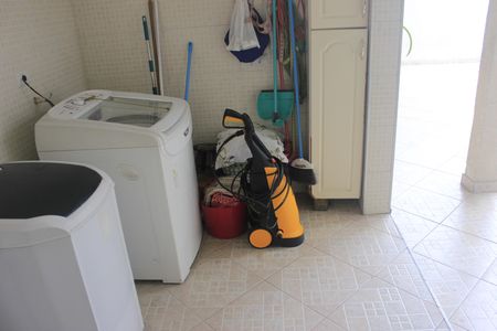 Casa à venda com 385m², 4 quartos e 7 vagasÁrea de Serviço