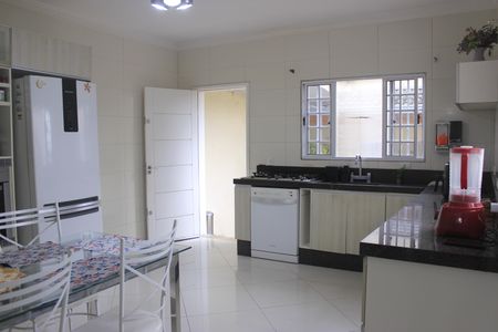 Casa à venda com 385m², 4 quartos e 7 vagasCozinha