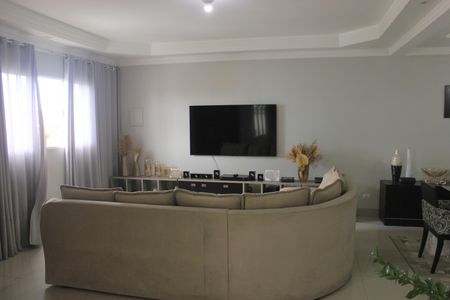 Casa à venda com 385m², 4 quartos e 7 vagasSala