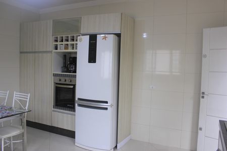 Casa à venda com 385m², 4 quartos e 7 vagasCozinha