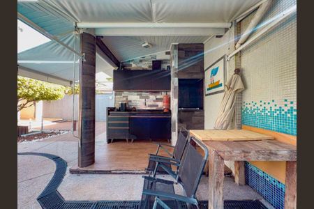 Casa à venda com 266m², 3 quartos e 4 vagas