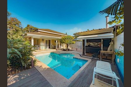 Casa à venda com 266m², 3 quartos e 4 vagas