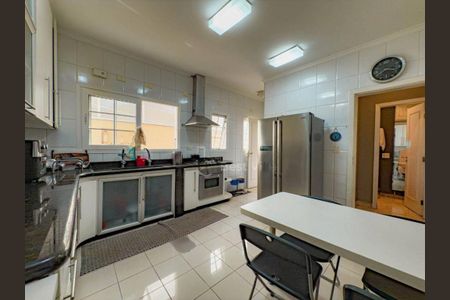 Casa à venda com 266m², 3 quartos e 4 vagas