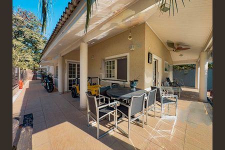 Casa à venda com 266m², 3 quartos e 4 vagas