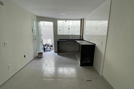 Casa para alugar com 60m², 2 quartos e 1 vagaSala