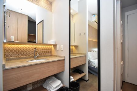 banheiro de kitnet/studio à venda com 1 quarto, 24m² em Vila Madalena, São Paulo