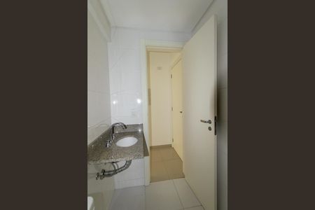 Banheiro Social de kitnet/studio para alugar com 1 quarto, 40m² em Centro, Curitiba