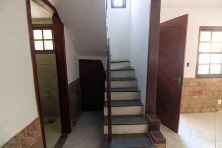 Escada  de casa de condomínio à venda com 2 quartos, 100m² em Atalaia, Niterói