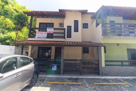 Casa de condomínio à venda com 100m², 2 quartos e 1 vaga Casa de condomínio à venda com 100m², 2 quartos e 1 vagaPlaquinha
