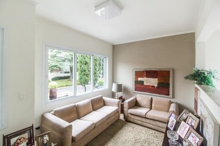 Casa à venda com 345m², 4 quartos e 5 vagas Casa à venda com 345m², 4 quartos e 5 vagasSala