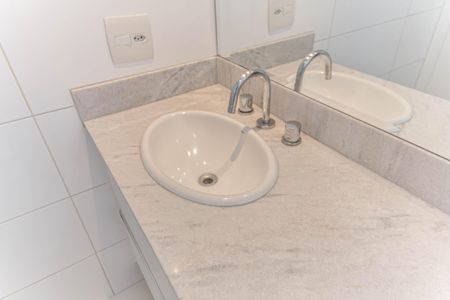 Apartamento à venda com 123m², 4 quartos e 2 vagasBanheiro da Suíte