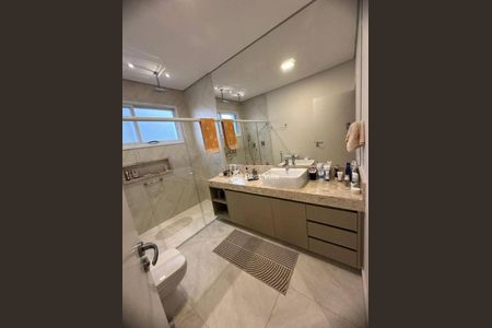 Casa à venda com 271m², 3 quartos e 4 vagas