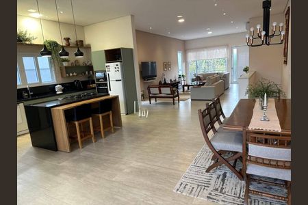 Casa à venda com 271m², 3 quartos e 4 vagas