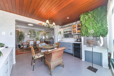 Apartamento à venda com 105m², 2 quartos e 2 vagasVaranda