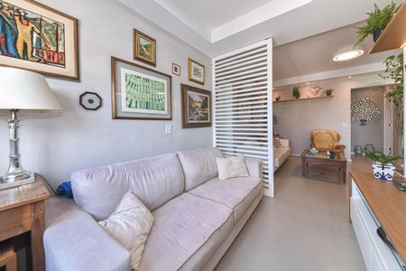Apartamento à venda com 105m², 2 quartos e 2 vagasSala de TV