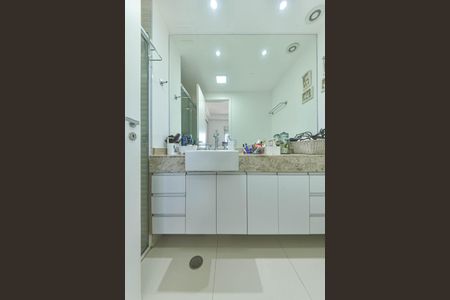Apartamento à venda com 105m², 2 quartos e 2 vagasBanheiro da Suíte